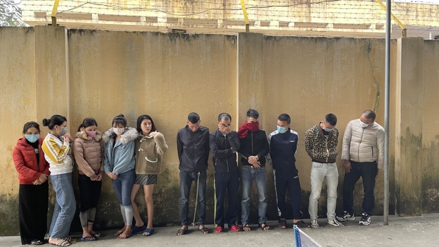 Thanh Hoá bắt giữ 11 đối tượng sử dụng trái phép ma túy tại quán karaoke