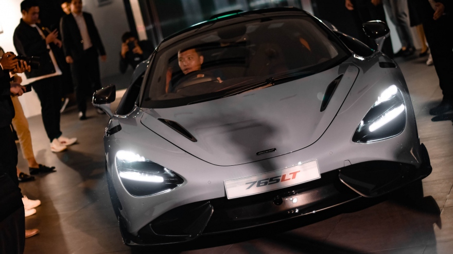 Siêu xe McLaren 765LT đầu tiên đặt chân đến Thái Lan, giá gần 40 tỷ đồng