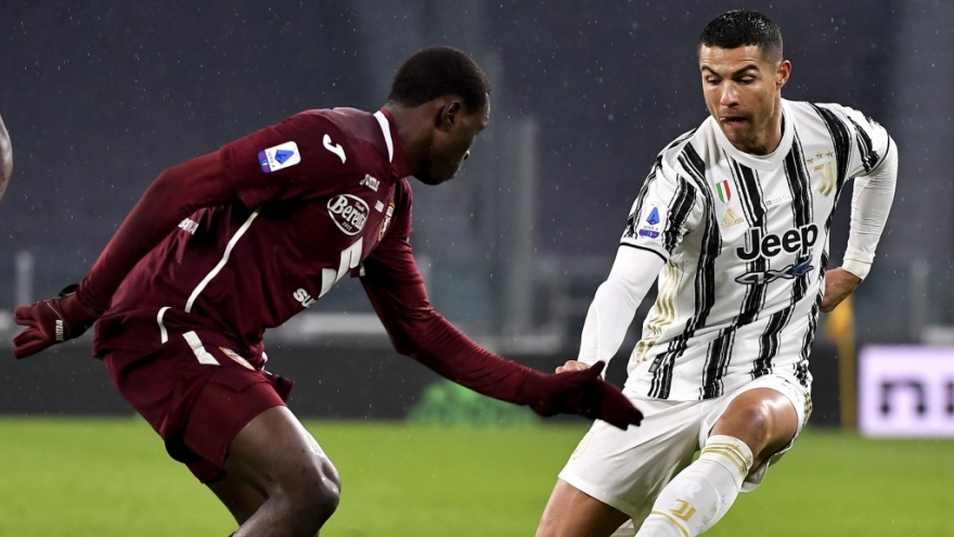 Ronaldo nhạt nhòa ngày trở lại, Juventus thắng nhọc Torino