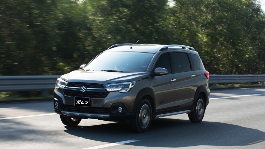 Suzuki khuyến mãi lớn nhất năm: XL7 "đại náo" phân khúc SUV 7 chỗ