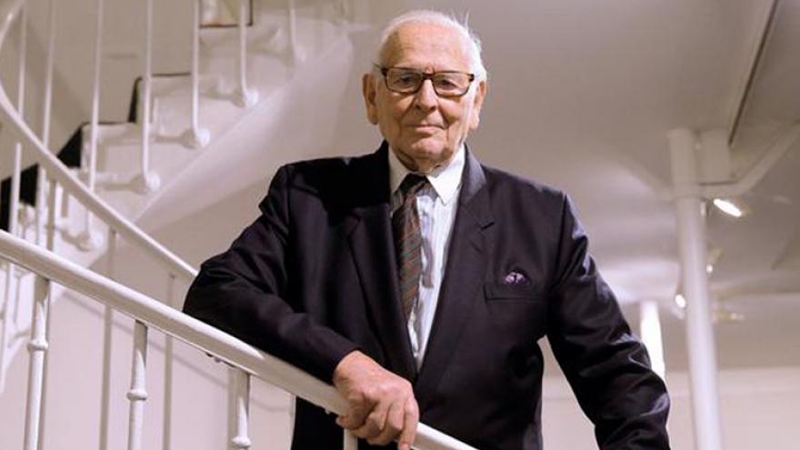 Biểu tượng thời trang Pháp Pierre Cardin qua đời ở tuổi 98