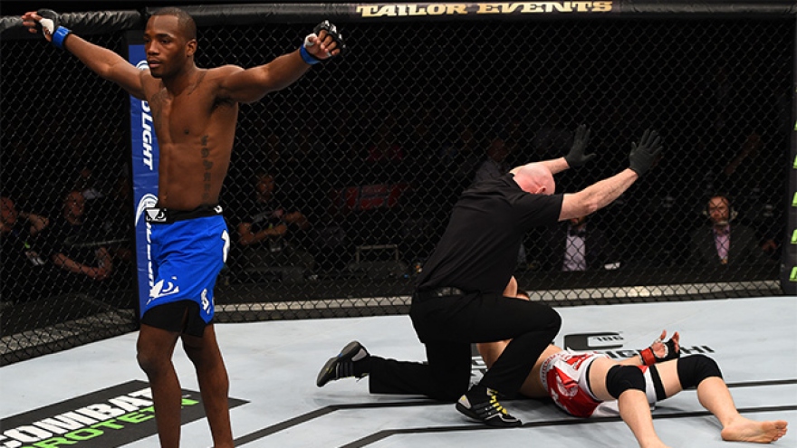 VIDEO: Võ sĩ UFC hạ knock-out đối thủ bằng 3 cú đấm