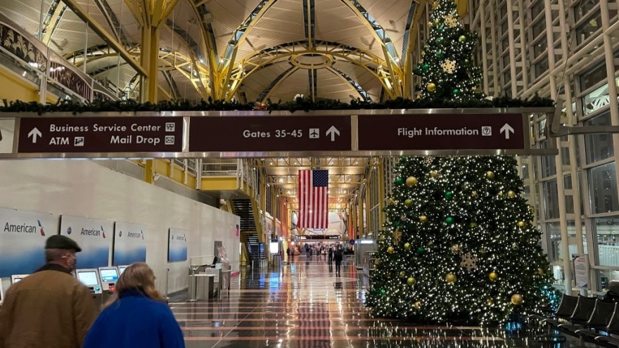 Hơn 80 triệu người Mỹ đi lại trong mùa Giáng sinh bất chấp Covid-19 