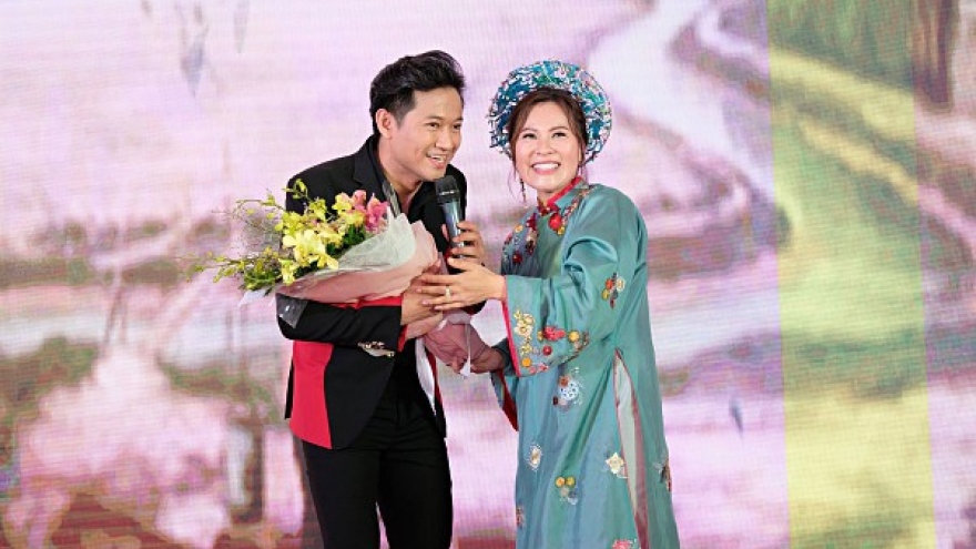Chuyện showbiz: Diễn viên Quý Bình kết hôn với bạn gái doanh nhân vào giữa tháng 12