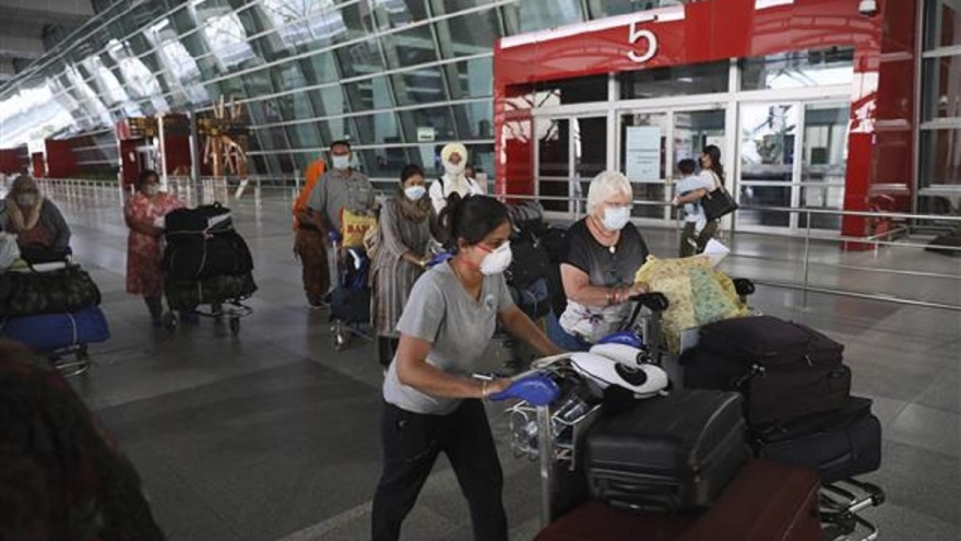 5 hành khách trên chuyến bay từ Anh dương tính với SARS-CoV-2 tại sân bay Delhi (Ấn Độ)