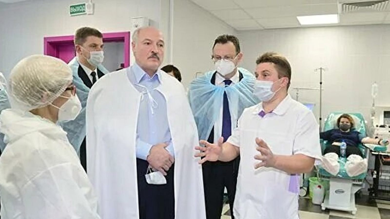 Nga phê duyệt vaccine Sputnik V cho người trên 60 tuổi, Belarus tiêm vaccine vào mùa xuân