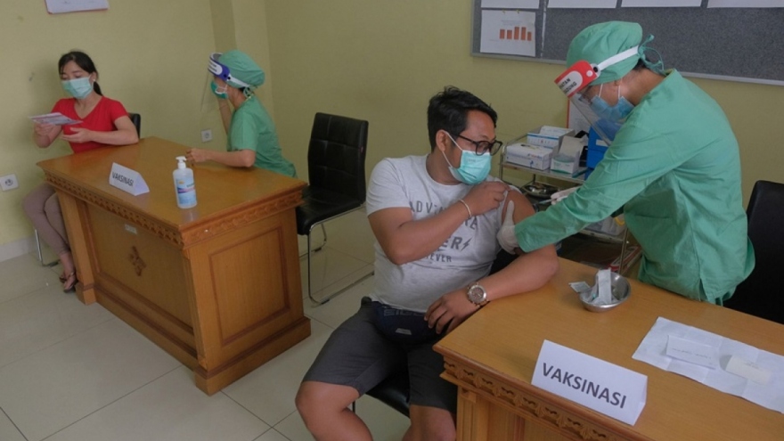 Indonesia sẽ cung cấp vaccine phòng Covid-19 miễn phí cho công dân