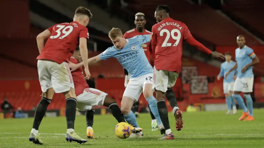 VAR từ chối phạt đền, MU hòa nhạt nhẽo trước Man City tại Old Trafford