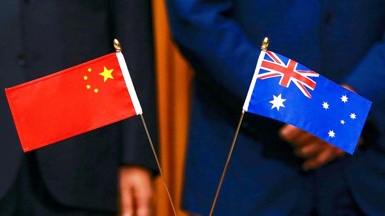 Làm căng với Australia: Trung Quốc tính “giết gà dọa khỉ”?