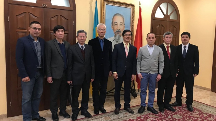 Ambassador meets Vietnamese businesses in Ukraine