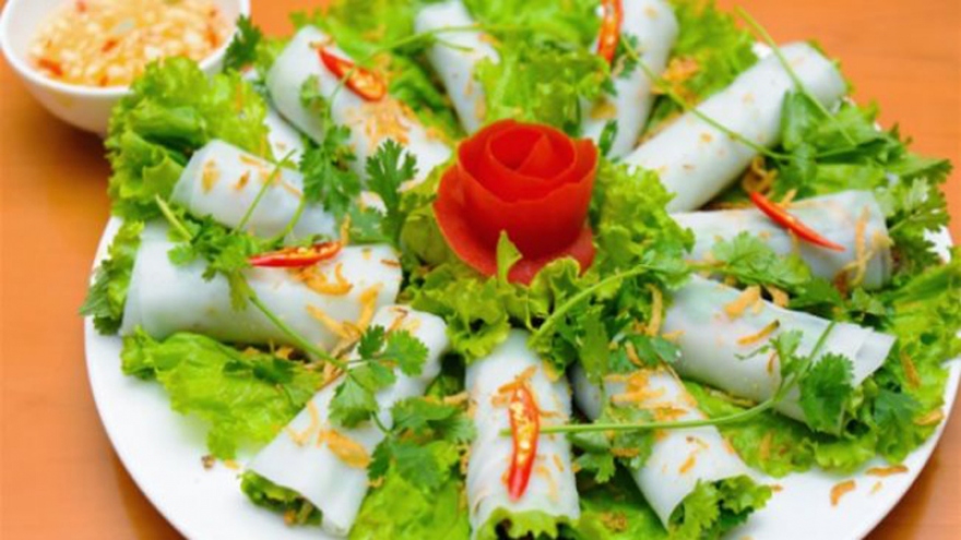 Pho rolls: a Hanoian specialty