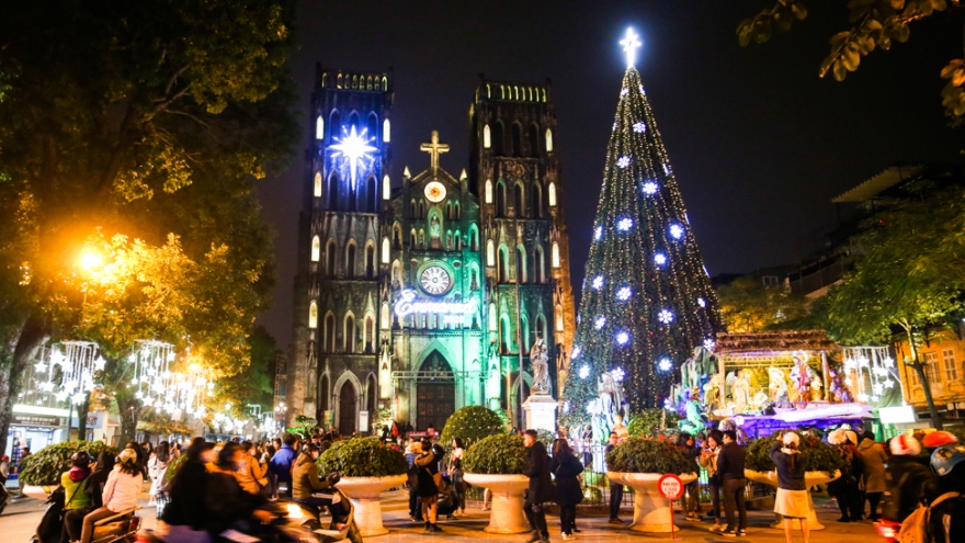 Churches in Hanoi shine with colourful decorations ahead of Christmas