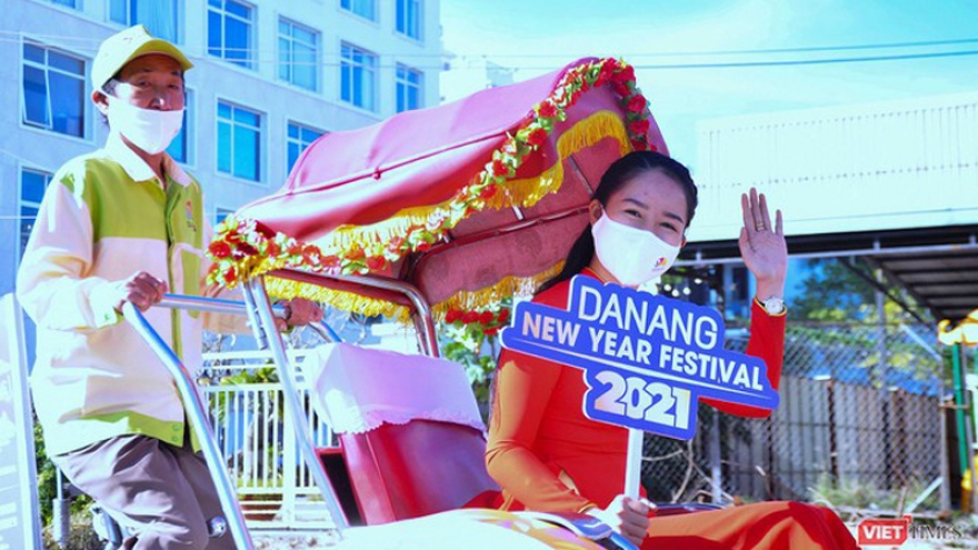 Cyclo parade kicks off Da Nang New Year Festival 2021
