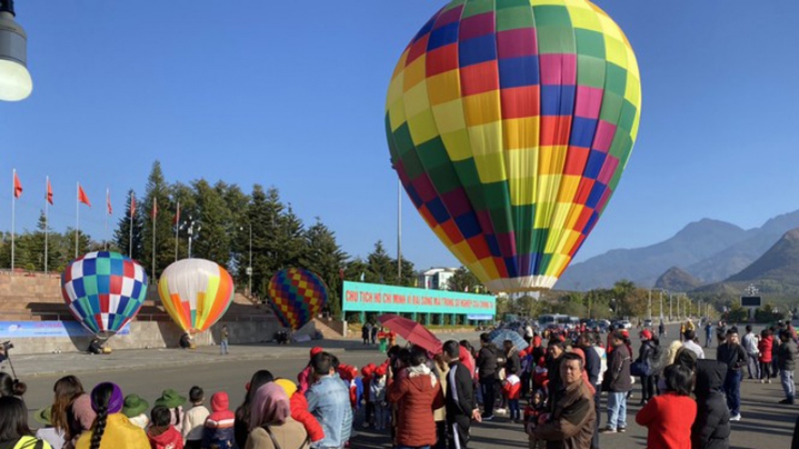 Putaleng Open Paragliding Competition 2020 opens in Lai Chau province