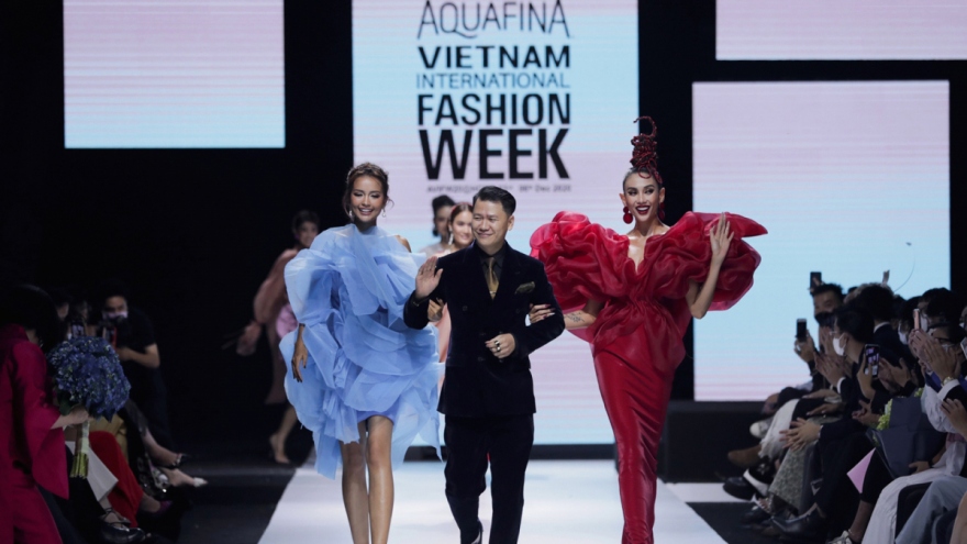 Collection by designer Minh Ha concludes Vietnam International Fashion Week 2020