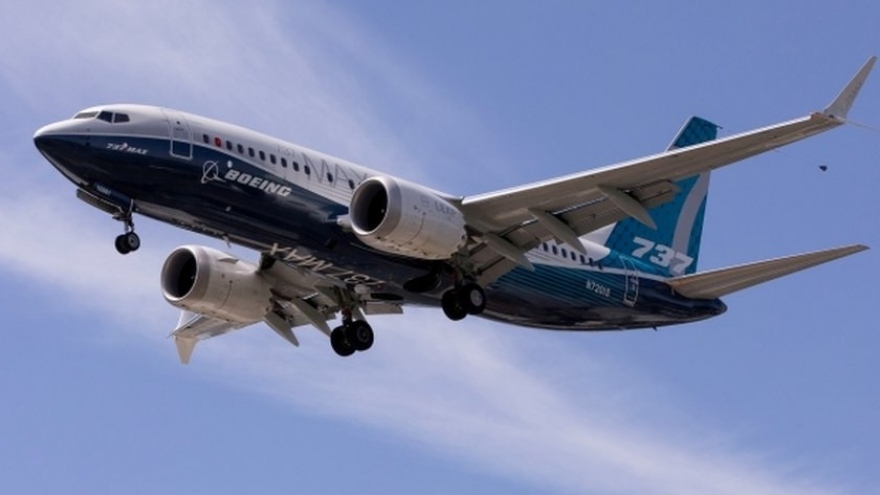 Máy bay Boeing 737-8 MAX gặp sự cố, phải tắt một động cơ và chuyển hướng bay