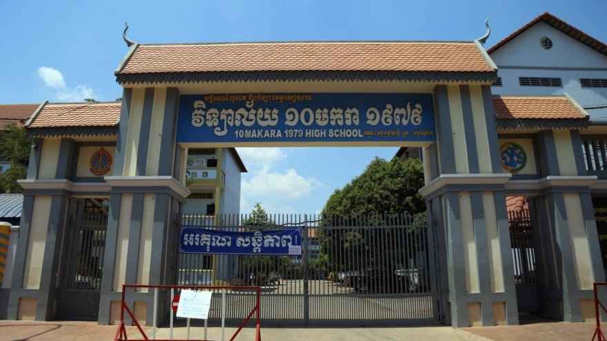 Năm 2021: Học sinh, sinh viên Campuchia vẫn học trực tuyến