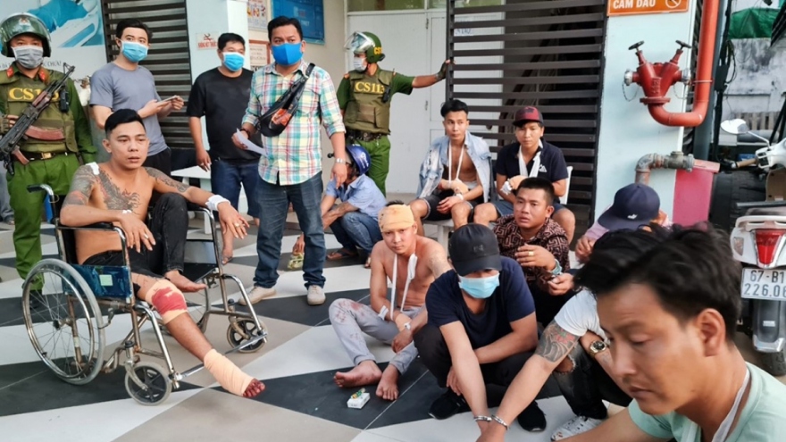 Truy tìm các đối tượng liên quan vụ “Chém người trên xe 16 chỗ” ở An Giang