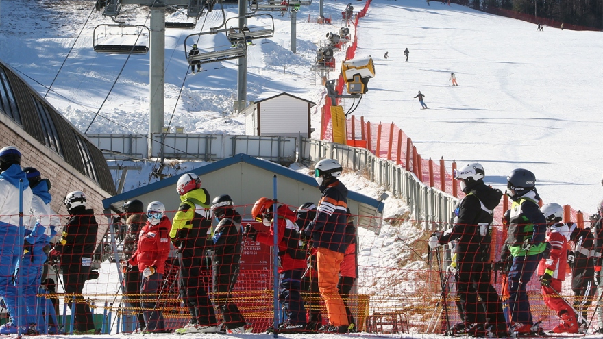 Hàn Quốc đóng cửa tất cả các cơ sở thể thao mùa đông để ngăn ngừa Covid-19