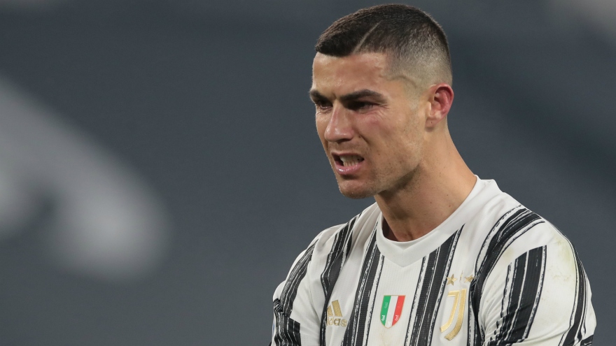Ronaldo bất lực, Juventus "thảm bại" trước Fiorentina 