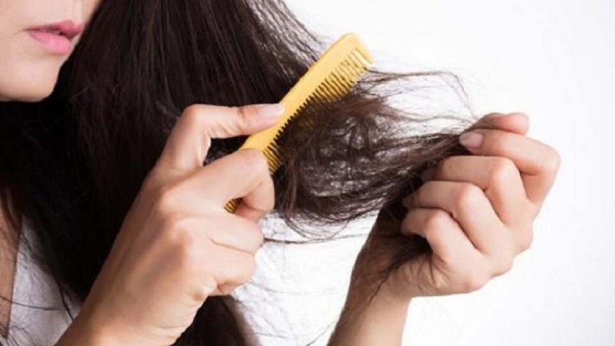 Những thói quen hàng ngày đang phá hủy mái tóc của bạn