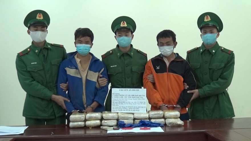 Điện Biên bắt 2 người Lào mua bán, vận chuyển trái phép 90.000 viên ma túy tổng hợp