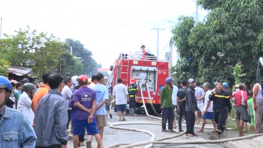 Hỏa hoạn thiêu rụi 7 căn nhà ở An Giang