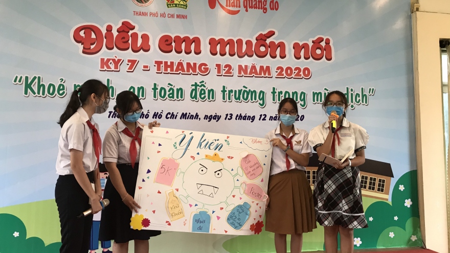 Học sinh đối thoại với chuyên gia về an toàn khi đến trường trong mùa dịch