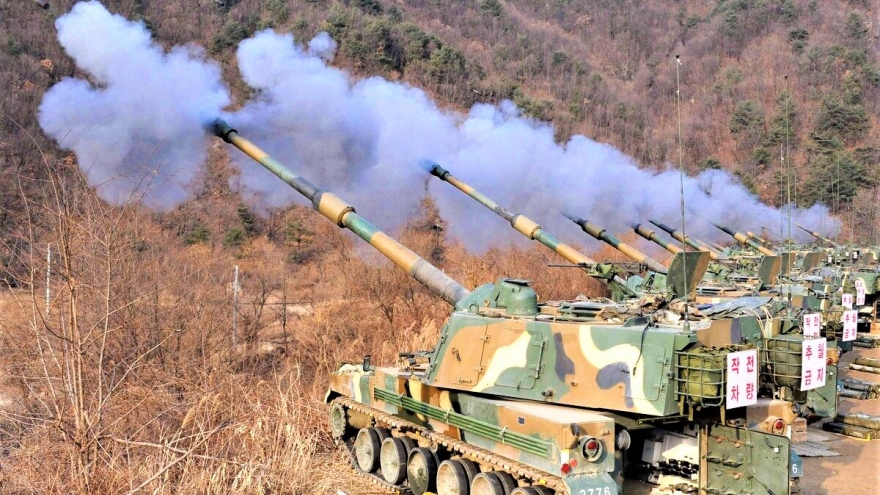 Tại sao Hàn Quốc lại phát triển pháo binh robot?