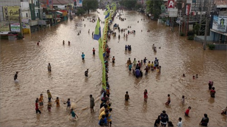 Tình trạng khẩn cấp lũ lụt Indonesia: Ít nhất 5 người chết, 10.000 người sơ tán