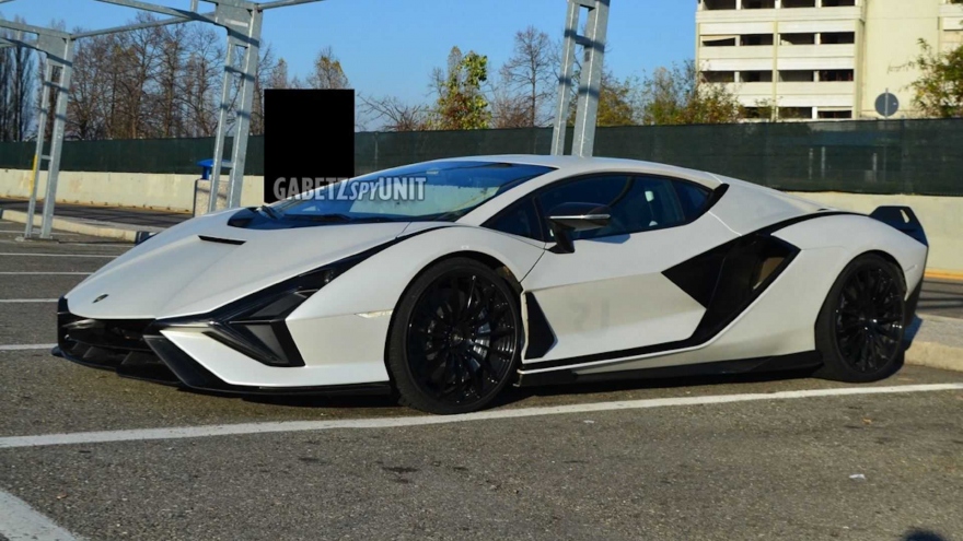 Lamborghini Sián FKP 37 xuất hiện như đĩa bay trên phố