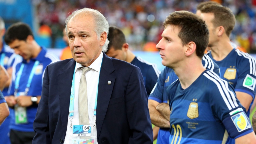 Thầy cũ Messi tại ĐT Argentina qua đời ở tuổi 66 