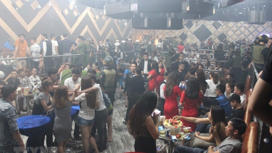 Đột kích quán bar trên phố Hàng Bài, phát hiện 50 đối tượng dương tính với ma tuý
