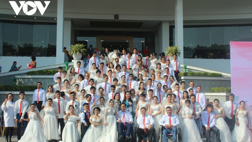 46 needy couples hold special mass wedding in Hanoi