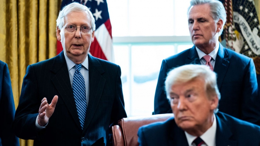 Tổng thống Trump nói Mitch McConnell "từ bỏ quá sớm"