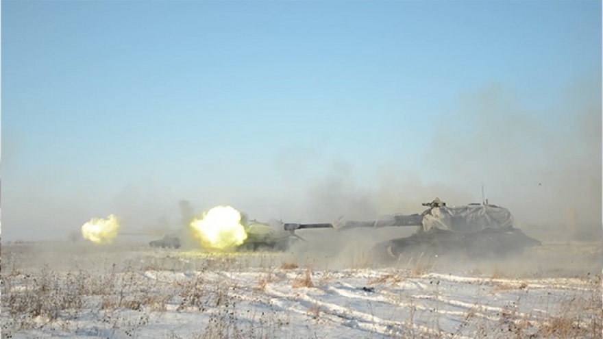 Siêu pháo tự hành Msta-S và Malka của Nga khai hỏa sấm sét trong tập trận ở Kemerovo