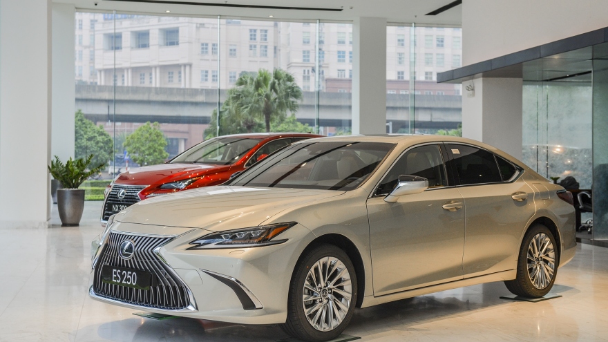 Lexus ES 2021 giá từ 2,54 tỷ đồng thay đổi những gì?