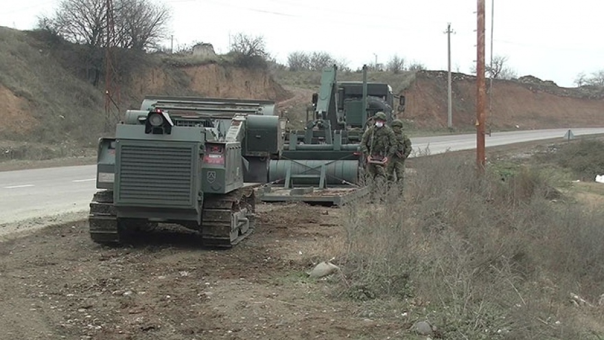 Nga sử dụng robot công binh Uran-6 rà phá bom mìn ở Nagorno-Karabakh