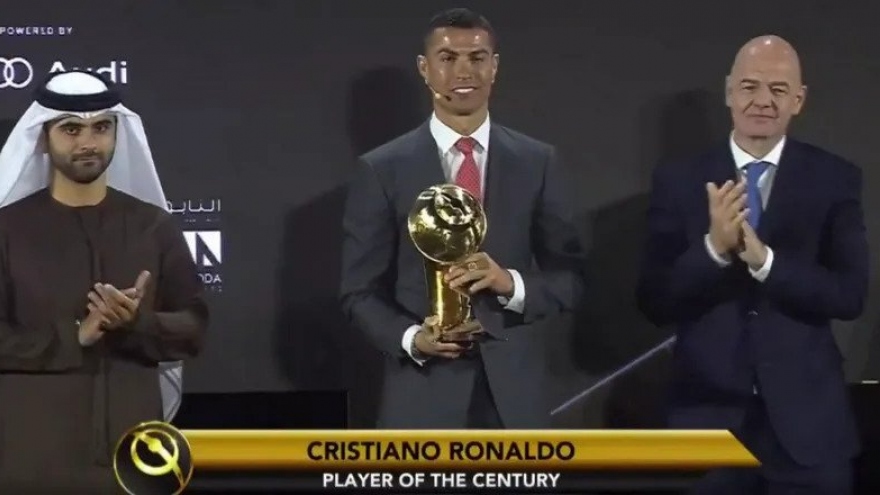 Ronaldo vượt qua Messi để giật giải “Cầu thủ xuất sắc nhất thế kỷ”