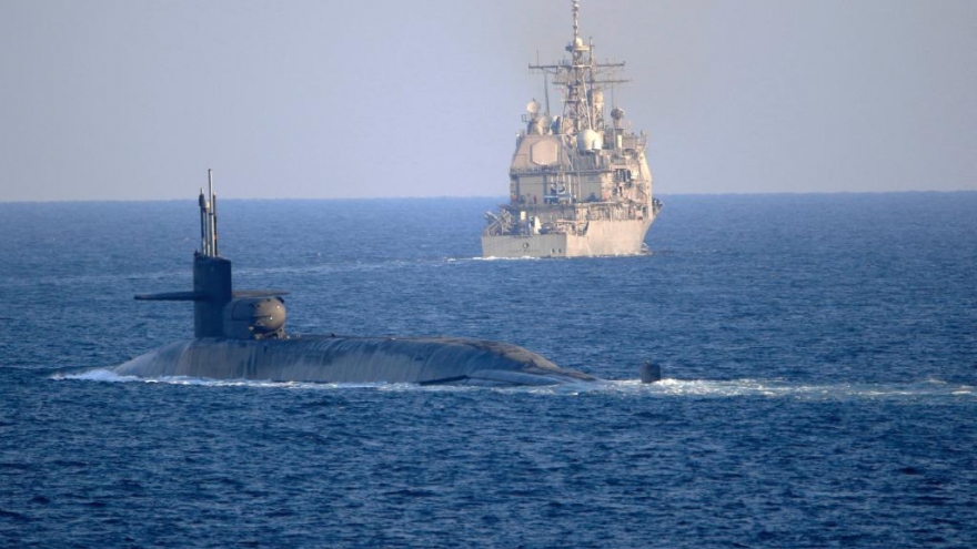Tàu ngầm hạt nhân Mỹ đi qua eo biển Hormuz