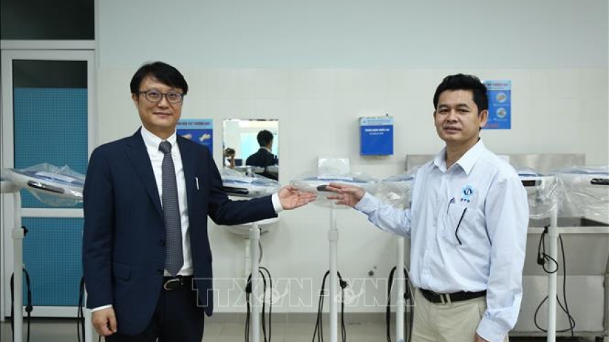 Quang Ngai province receives medical equipment from RoK