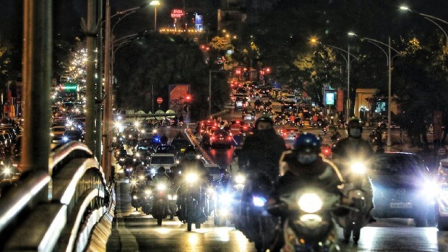 Hanoi pushes for 10% fall in road, rail accidents in 2021