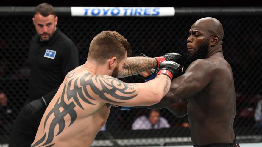 VIDEO: Võ sĩ UFC đấm knock-out đối thủ chỉ sau 9 giây