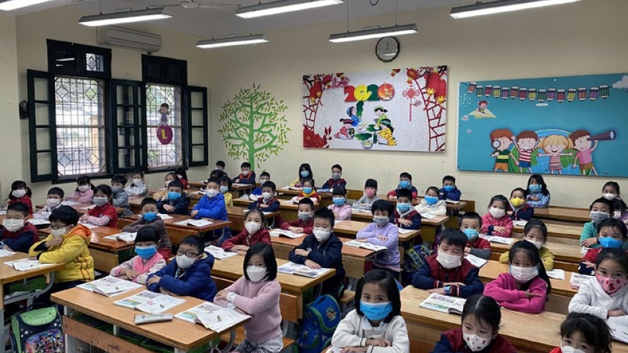 Học sinh Hà Nội phải đeo khẩu trang từ nhà đến trường