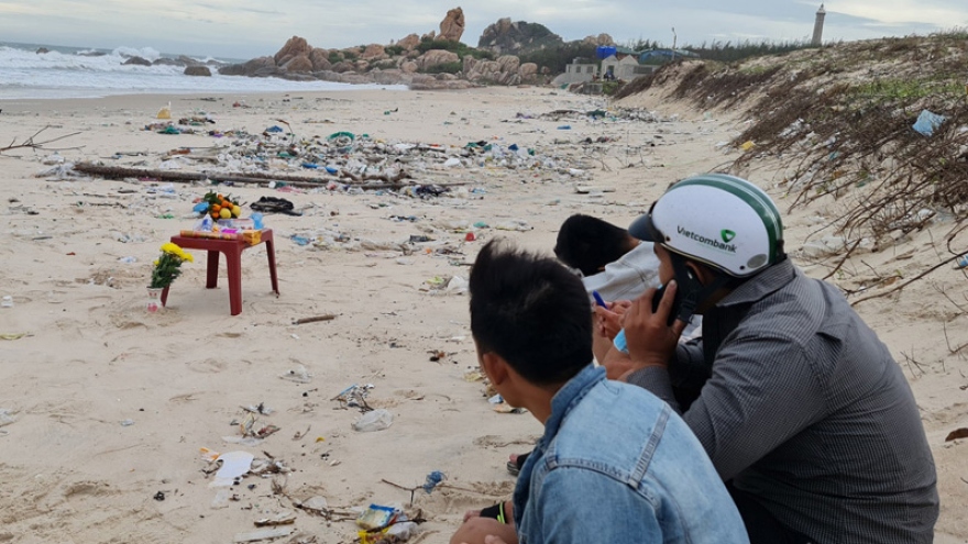 Tắm bãi biển Kê Gà, hai người bị sóng cuốn trôi mất tích