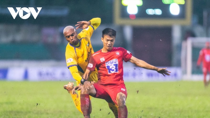 "Bom tấn" chấn thương, SLNA gọi lại "người thừa" của Nam Định 
