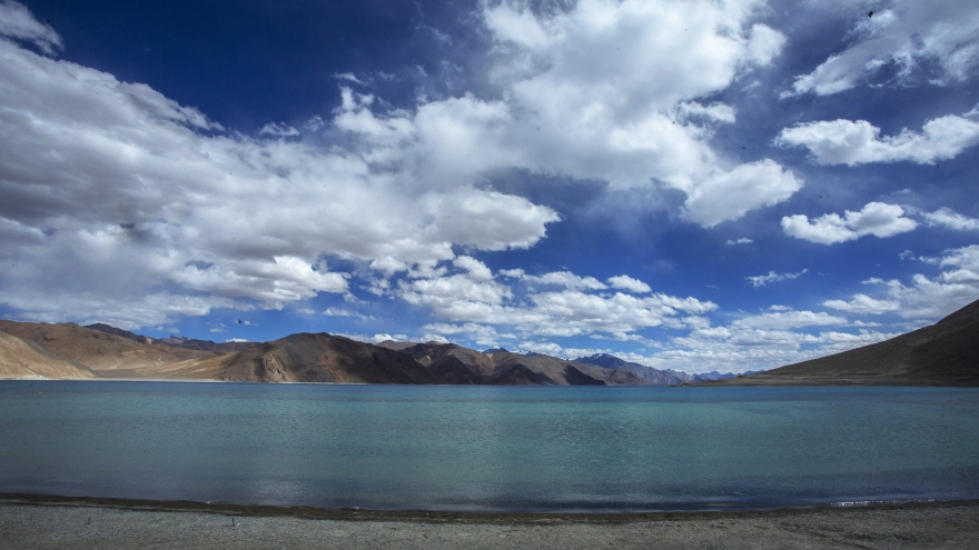8 tháng sau tranh chấp với Trung Quốc, Ấn Độ đón du khách đến hồ Pangong Tso