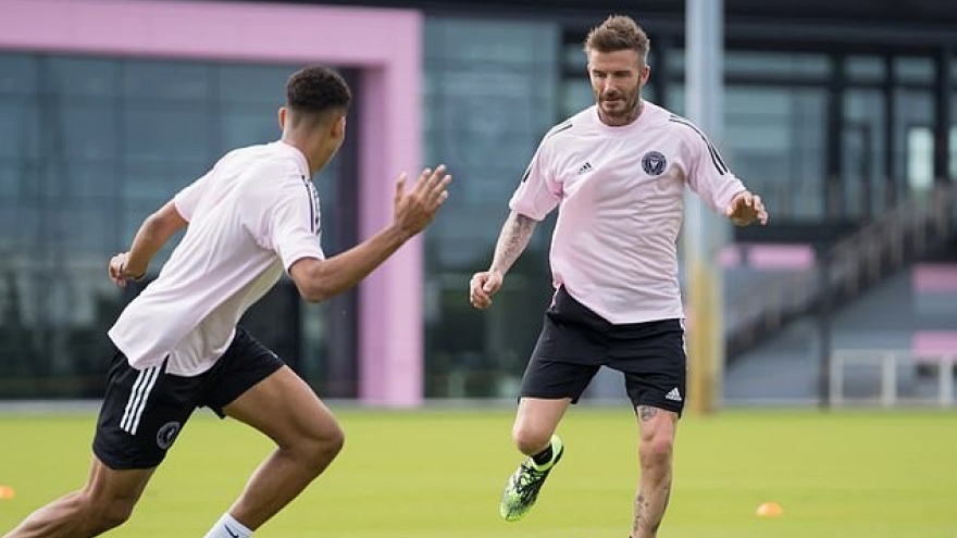 David Beckham gây “bão mạng” với pha bóng điệu nghệ ở tuổi 45