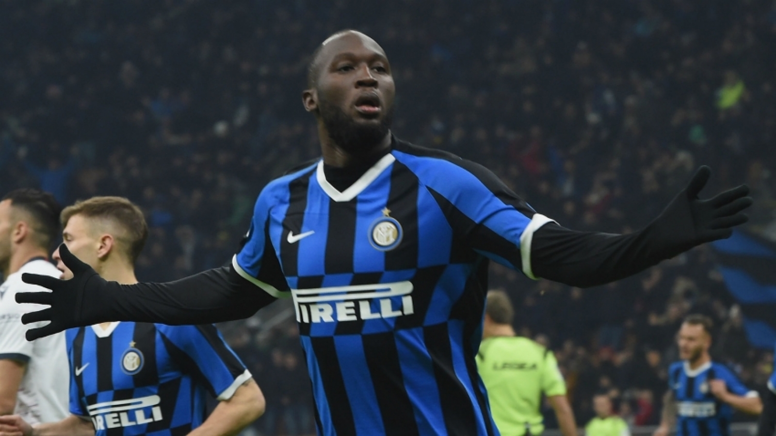 Ngày này năm xưa: Lukaku đi vào lịch sử bóng đá Italy 