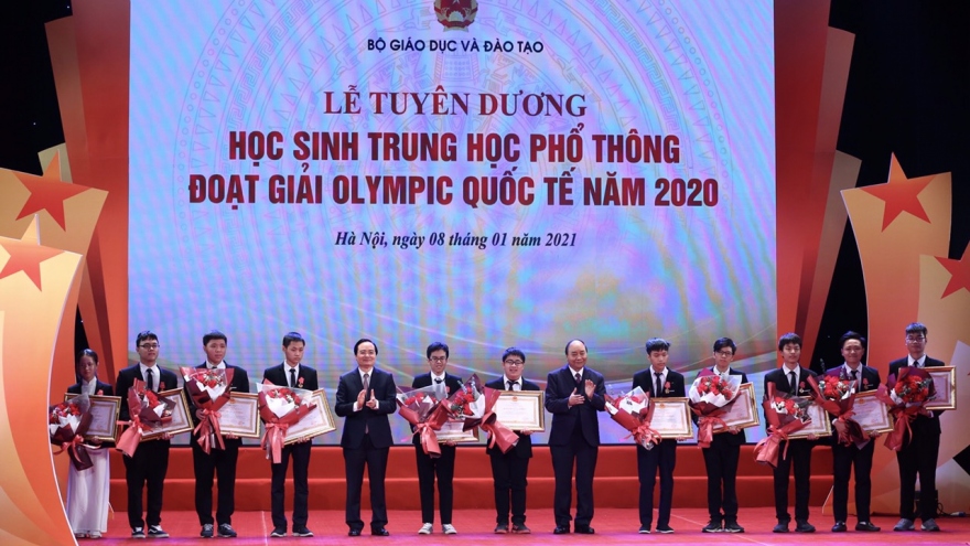 Thủ tướng tuyên dương các học sinh THPT đoạt giải Olympic quốc tế năm 2020